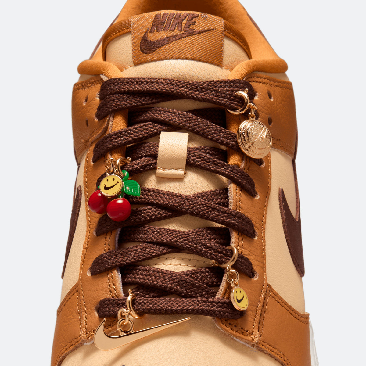 W Nike Dunk Low SE "Desert Ochre"