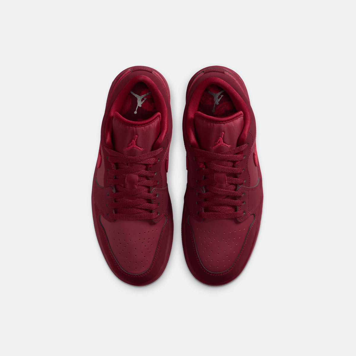 W Jordan 1 Low "V-Day"